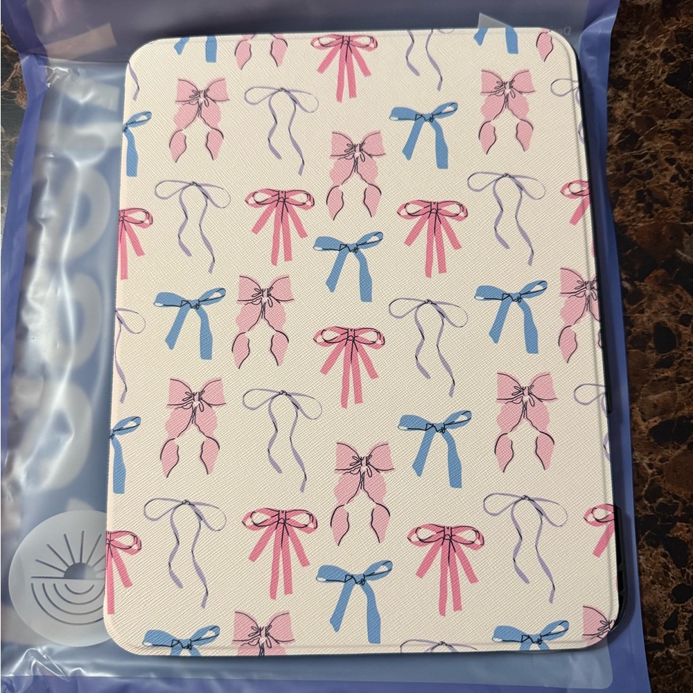 Bow Patterned Tablet Case